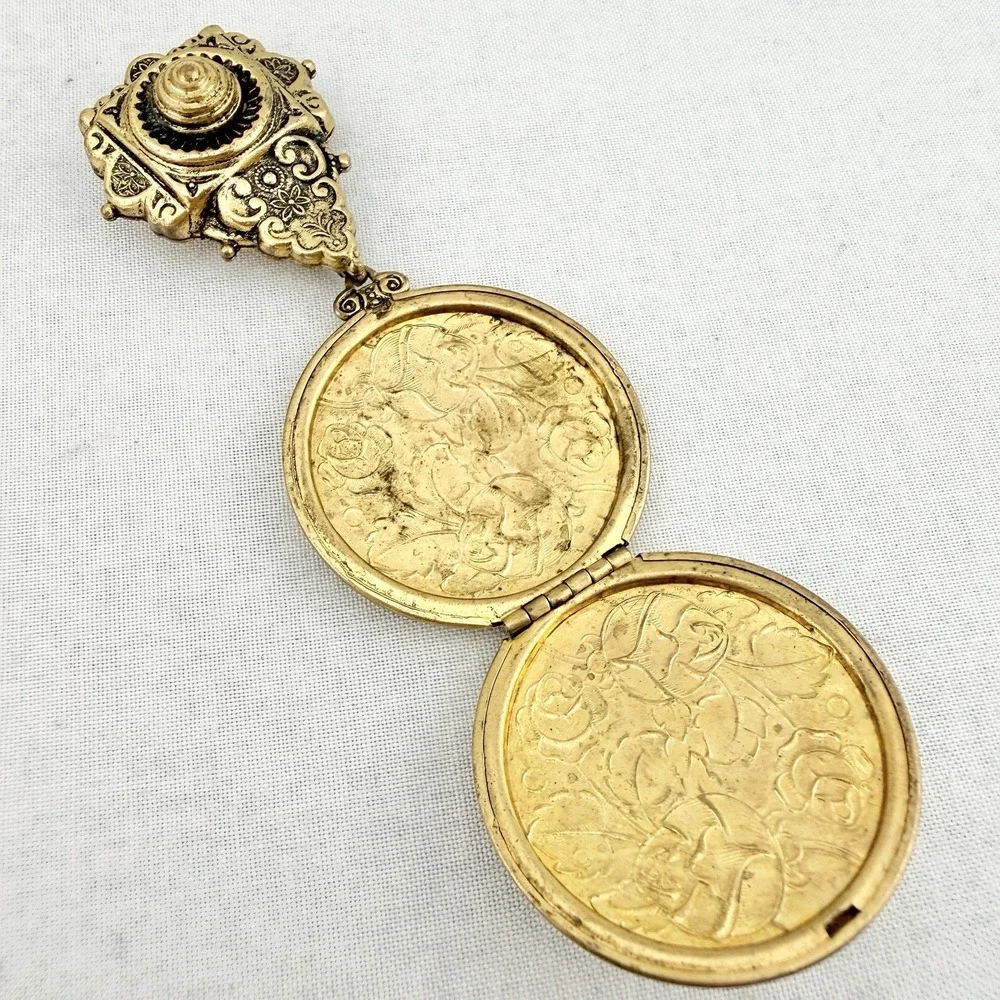 Vintage Gold Tone Locket Fur Clip Brooch Pin Engraved Floral Ornate Photo MCM